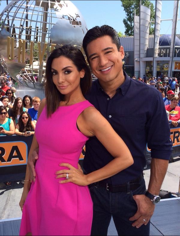 The sexy @CourtneyMLopez  is my special co-host tonight on @ExtraTV ! 

#HardWorkinMomma