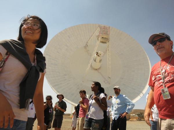 NASAJPL_Edu's tweet photo. Wonder how NASA talks to spacecraft 12 billion miles away? See pics from our #JPLIntern tour: http://t.co/bEYU7sMb2u http://t.co/GSuRuZSpHy