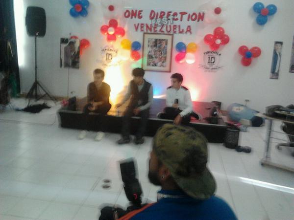 yessikahoran's tweet photo. #LoMejorDeLaFiesta es cuendo cantan los chicos de @DALIONoficial en la #OneDirectionFestVenezuela @tvtelehit http://t.co/DHR4v3yvIl