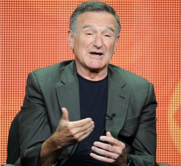 T13's tweet photo. [AHORA] Se suicida el actor Robin Williams http://t.co/8EnZ9hQMDm http://t.co/0FJxhmXtP6