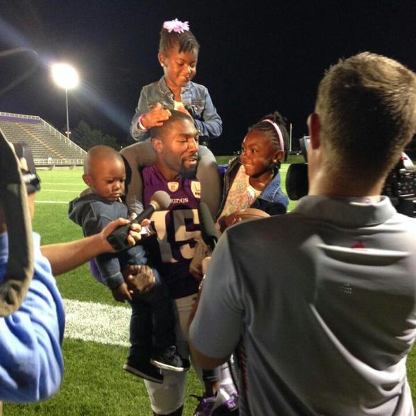 GregJennings's tweet image. Great practice today, especially because the kids got to come hang out! #FamilyMatters