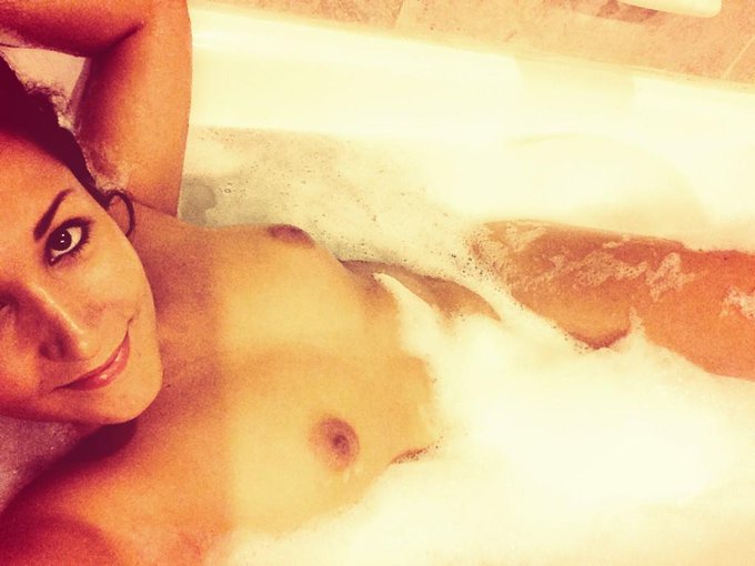 Bath time after an awesome shoot! In LA till the 18th so book me @FOXXXMODELING :D http://t.co/ieLKA<a href="/tag/sexysaturday"class="tags"><span>#sexysaturday</span></a>