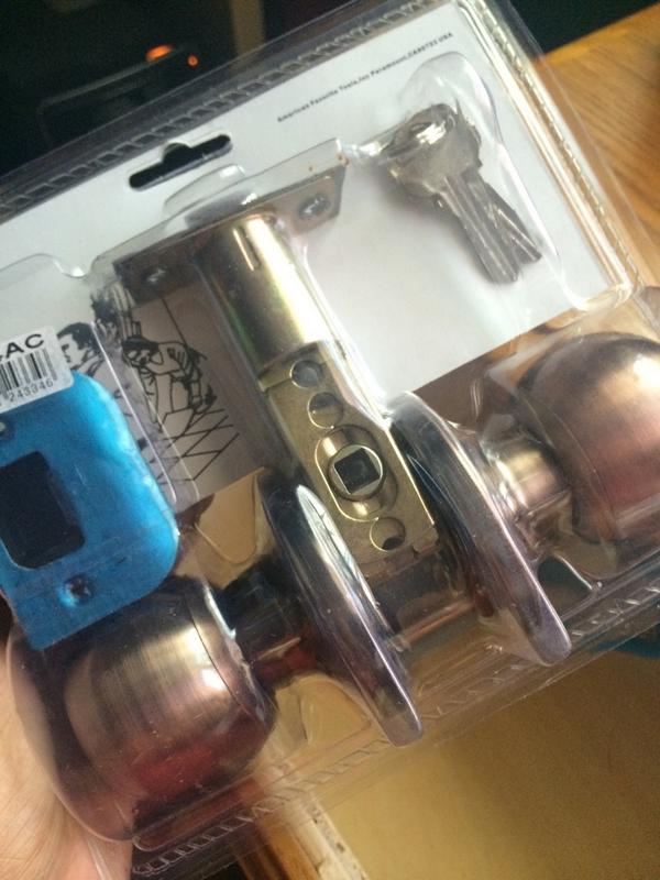 _ariannesantos's tweet image. NEW DOORKNOBS! IT HAS KEYS AND EVERYTHING. #helloprivacy I've waited so long for this✊