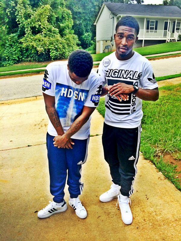 1Sedthomas's tweet photo. Call savage from da back come po' some henny on dese niggaz @Just_TSavage ✊❗️ http://t.co/z8flAYvhab
