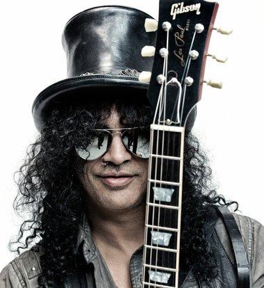 spelledwithaV's tweet photo. When I saw #SlashIsBack trending I thought...#GunsAndRoses http://t.co/q5bxyA11FV
