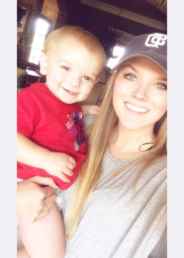 cmtilley's tweet image. Smile for me Huddy let me see ya toofs ya ya ya toofs. #2teeth