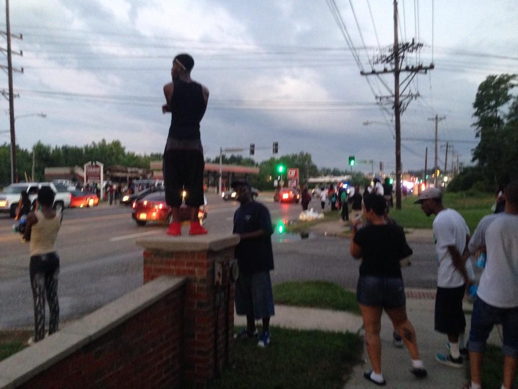 BuzP61xIcAAV1CR.jpg:large