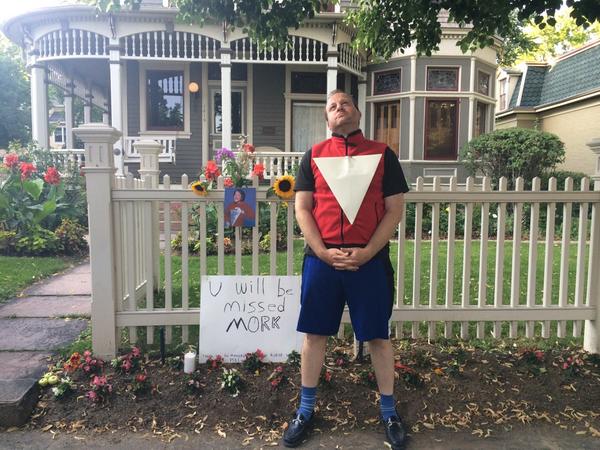 jaredpolis's tweet photo. Paying my respects to #mork, most famous fictional #boulder resident
Thank you for making us laugh, Robin Williams http://t.co/SOwCvcvdpw