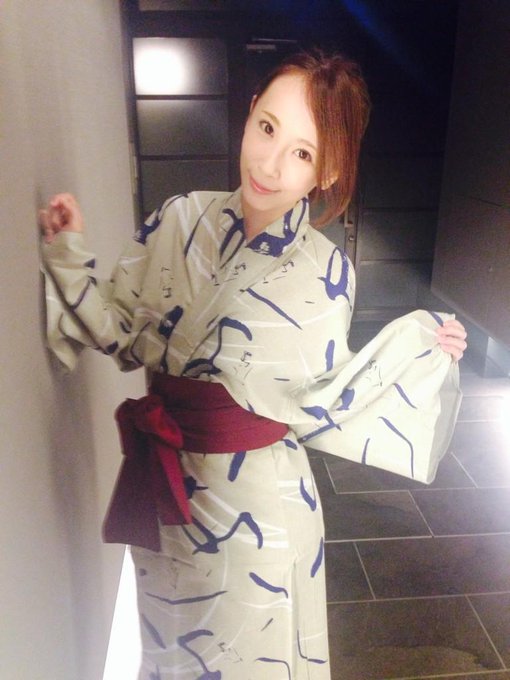 今日ねドキュメント撮影で たくさん監督とAVのこととか話してて  撮影現場は監督とあやの2人だけど  あやらーさまのことを ずっと考えて撮影してるから  あやらーさまも近くにいるみたい&hellip;  今日最後のエッチいってきます♡