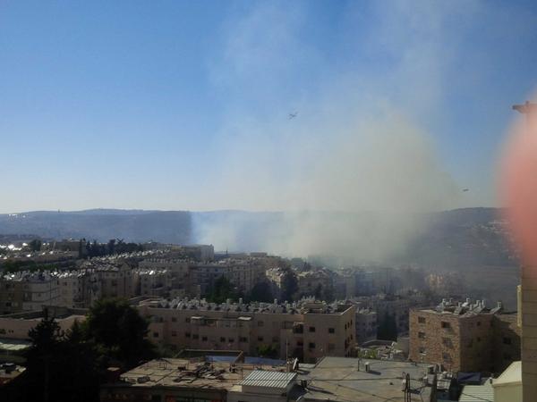 HassidicLife's tweet photo. Assistance coming from above in #Jerusalem fire. http://t.co/cKLVjQUD43