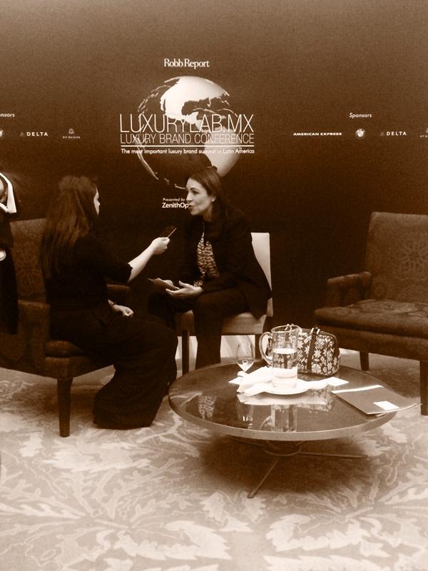 pinedacovalin's tweet photo. Cristina Pineda ayer en @luxurylabmx #LLMX2014 #PINEDACOVALIN http://t.co/Caqk33iJyO