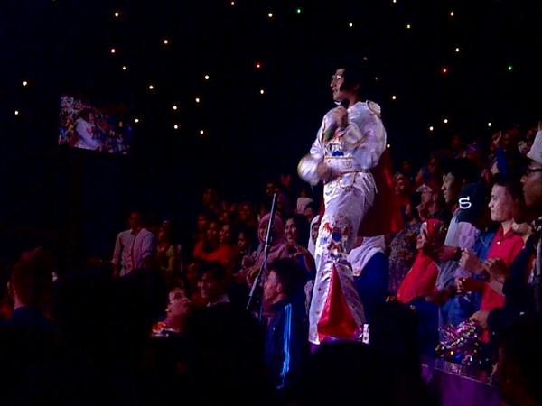 <a href="/irFANatiks/">irFANatiks</a> Gaya Elvis Presley Aa <a href="/irfanhakim/">Irfan Hakim</a> kerennn banget diantara penonton..cucokk ah <a href="/DT3rongShowID/">D'T3RONG SHOW</a> #episode100