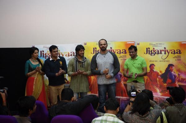 vinodbbachchan's tweet photo. A big thanks to my friend rohit bhai who unveiled the first look of JIGARIYAA... Love you bhai :) http://t.co/quz1PydpfA