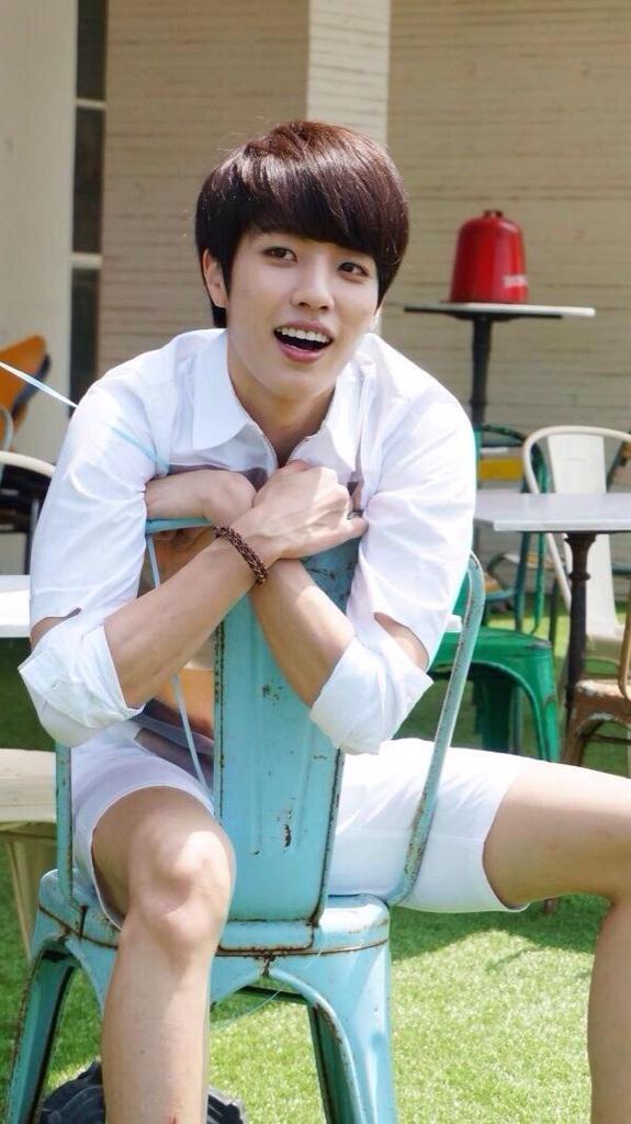 HaruKyuzizi's tweet photo. #SEONGYEOL23BDAY
そんよる생일 축하합니다~💕🎂
初めてぴにを見たとき
ソンヨルが1番イケメンだと思いましたㅋㅋ
いつもいつも笑顔で面白い
ソンヨルが大好きです
ソンヨルにとって
素敵な誕生日になりますように http://t.co/l9JuIqikPn