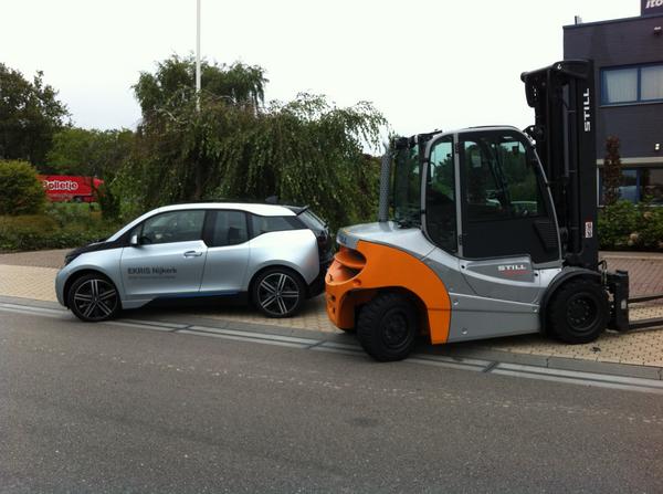 Beide hybride, beide superieur.. : #BMW i3 en #Still RX70-50 met <a href="/Ekris_BMW/">Ekris BMW</a> en <a href="/vandelentelecom/">Van Delen Telecom BV</a>