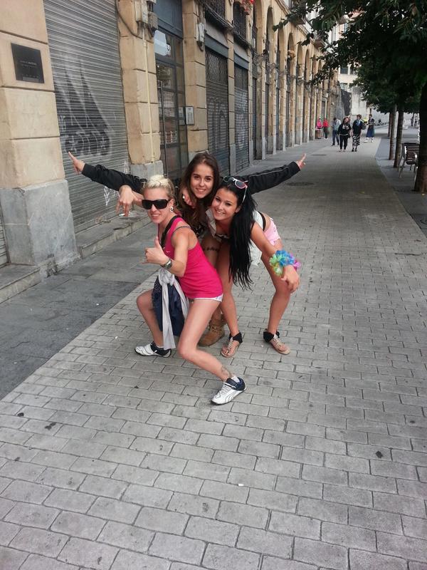 MissWeeda_'s tweet photo. olee miss niñassss #AsteNagusia14 <3 @andreemore55 http://t.co/TVYPvehH5o
