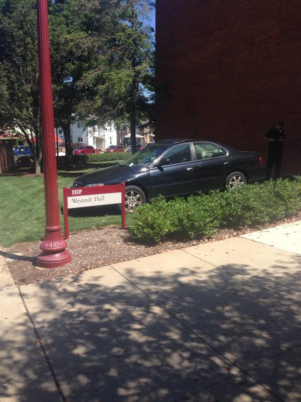 cesca_lucia's tweet photo. “@AsSeenAtIUP: #VIPParkingOnly RT “@SarahNestler: I'm pretty sure you can't park there @AsSeenAtIUP http://t.co/hhffMMvuVn””😂😂😂😂😂