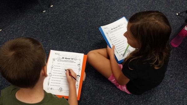mrsv3rd's tweet photo. Getting to know each other through classmate interviews @Reed_Elementary http://t.co/5ozVrtfSUn