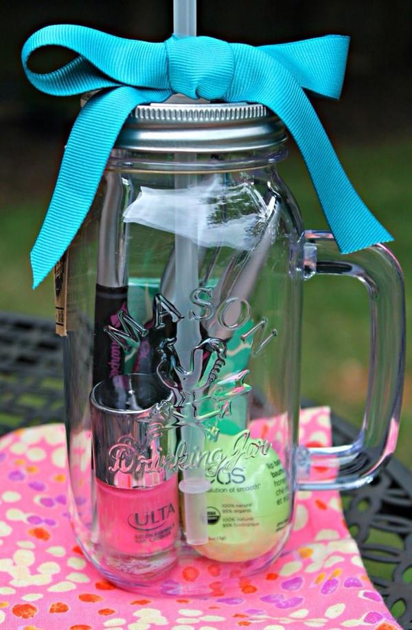 Rockingthecute's tweet photo. I want a mason jar like this one but without the shitty nail stuff inside http://t.co/uEFSM5wwX7