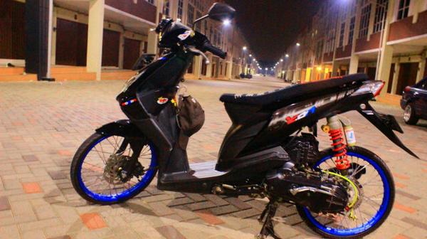 PanduRakaP's tweet photo. @Iseng2Thailook Berasa di thailand min :D http://t.co/XmEmd7NJKi