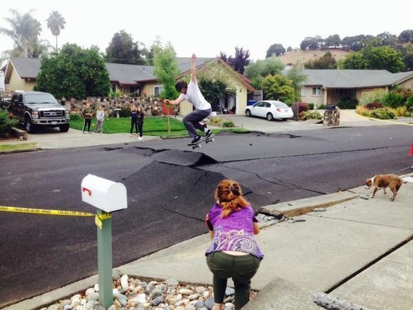 panthea's tweet image. On the bright side of #earthquake damage: