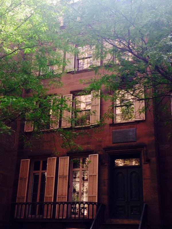 New2NYTours's tweet image. Name the #UnitedStates president born in this house to win a #FREE Historic #neighborhood #tour! @NewYorkcom @NYC