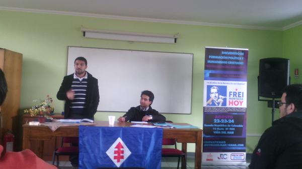 JDC_vinadelmar's tweet photo. #FormaciónJDC expone nuestro Gobernador de Petorca @MarioFuentesRom #RevoluciónEnLibertad #JDCViñaDelMar http://t.co/iv9ADvUP3Z