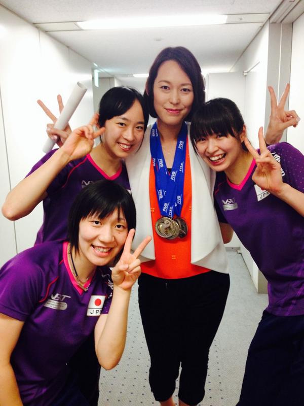 大山加奈 Ar Twitter かわいいかわいい妹たち 銀メダルをかけてくれました W みんなありがとー せっかくすごいいい写真なのに 前かがみになったせいで 顔と身体が変な風になっちゃった W Http T Co 8mlfia52vx