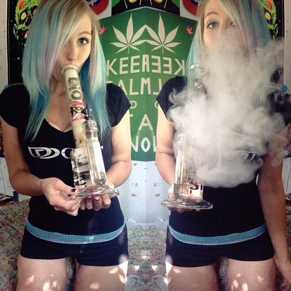 GanjaGirls's tweet photo. ~ @purplekyleekush  http://t.co/XMLAoi5yPU Keep calm &amp; hit a bong ✨ #topshelfkitty #onebakedbetch #highundlow #bo... http://t.co/hI1YLaMqth