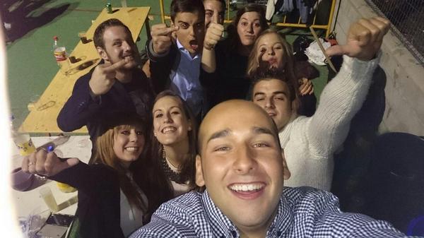 lauriikitty8's tweet photo. Esto sii q es un selfie jiji #fiestasguada2014 http://t.co/i3zzzsY1h8