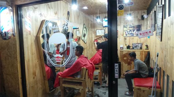 BekasiUrbanCity's tweet photo. Nih tempat #BarberShop 💈 yang recomended di Bekasi >> @MaidenBarber Jl. Agus Salim No.151  http://t.co/jLG7XnRLJ6