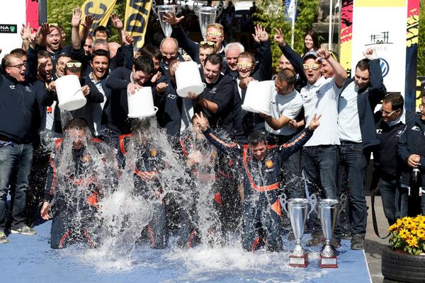 AS_PipoLopez's tweet photo. RT @HyundaiWRC #icebucketchallenge también en los rallys @thierryneuville @DaniSordo @nicolasgilsoul #ALSawareness http://t.co/E6VTdCBe7n