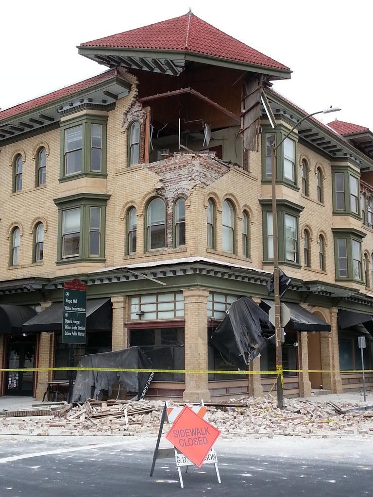 La región de San Francisco sufre el mayor sismo en 25 años Bv0W3_XIAAAsK-7