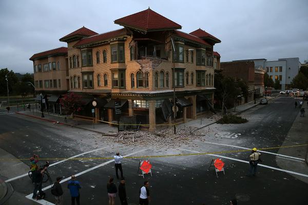 washingtonpost's tweet photo. Photos: Powerful earthquake shakes Northern California http://t.co/TkbLXYXrMZ http://t.co/sNWkFLBZzA