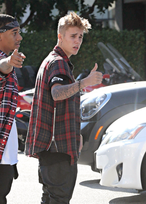 biebersmaniabr's tweet photo. #MPN #Beliebers #MTVHottest Justin Bieber http://t.co/BXPlLBgXKo