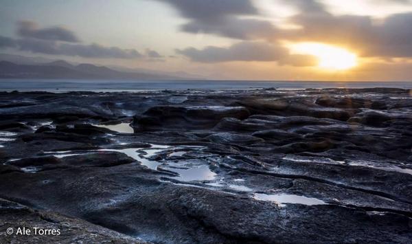 #elconfital al atardecer <a href="/EmocionesCan/">Emociones Canarias</a> <a href="/7IslasCanarias/">Islas Canarias</a> @canarias_es <a href="/turismogc/">GranCanaria.com 🌴☀️</a> <a href="/LPASHOOTERS/">LPA SHOOTERS</a>