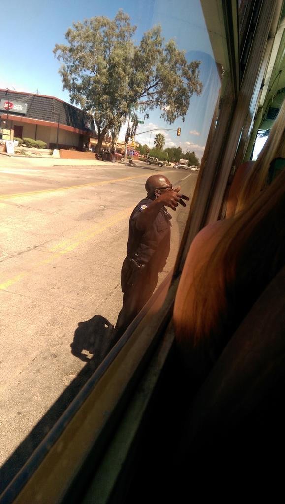 Kendramayborn's tweet photo. Our theta bus just got pulled over ???? http://t.co/OxnZhHY515