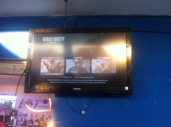elpijo_3's tweet photo. Esta noche estais todos invitados, torneo de Call of Duty!! En la piscina, en sonido real... ven a disfrutarlo!! http://t.co/sJLkWCyv7V