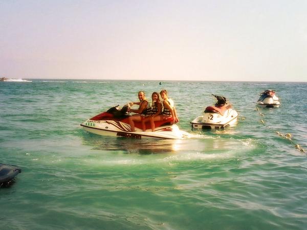 Cheyenne_LR's tweet photo. Que buen diia de playa hemos hechado hooy! @aaron_chapi #motodeagua 👌😁 http://t.co/buKzCVRoop