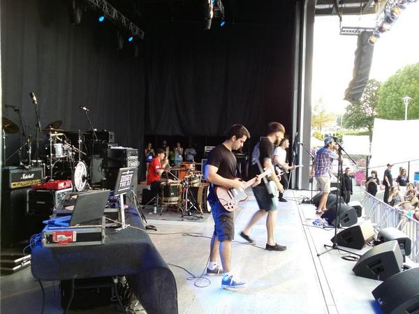 On stage now at #SudburySummerFest - <a href="/thevegaswakeup/">Tree Wise Men Podcast</a>, getting the crowd going!