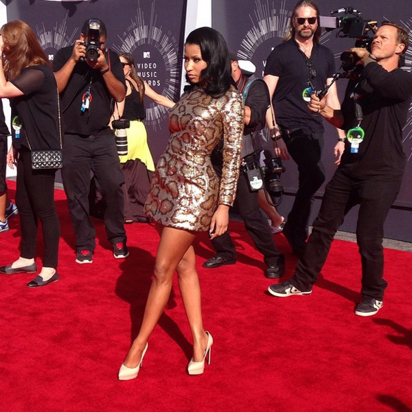 VH1's tweet photo. WOW @NICKIMINAJ!! Loving yr glam look 😘😘😘 http://t.co/z3tEDwKRuI #VMA