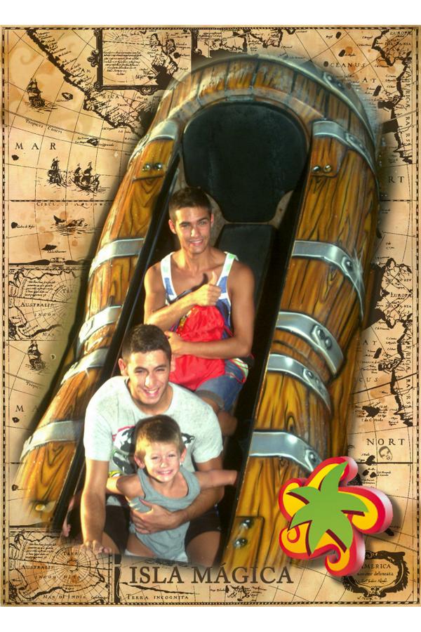 antmanuel93's tweet photo. dia en isla magica con #Dani y nuestro pequeñajo xD http://t.co/l3MbS8pUMY