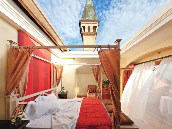 You can sleep under the stars at these luxury outdoor hotel suites: cntrvlr.com/1nrbyWd #TTOT