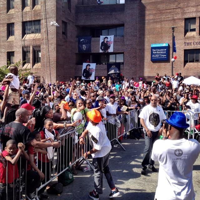 Bv1HZ84IAAAkEGH.jpg:large