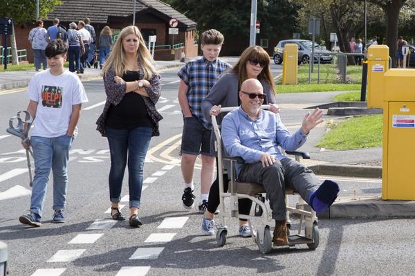 CommsTeamCRH (@commsteamcrh) on Twitter photo Nice to see the chief exec still leading the way ;-) @GavinBoyleCRH <a href="/AndrewJonesCRH/">Andrew Jones</a> <a href="/royalhospital/">Chesterfield Royal Hospital NHS FT</a> Nice to see the chief exec still leading the way ;-) @GavinBoyleCRH <a href="/AndrewJonesCRH/">Andrew Jones</a> <a href="/royalhospital/">Chesterfield Royal Hospital NHS FT</a>