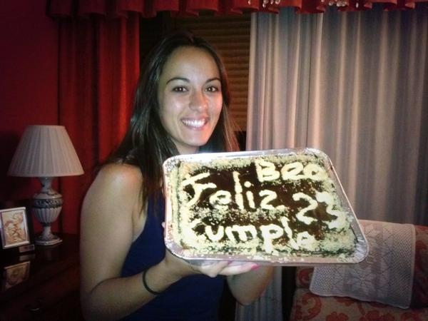caromluque's tweet photo. Celebrando el cumple de @Beitawii #23añitos @maryvivar http://t.co/I21XR7D3TU