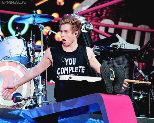 5SOS_Daily's tweet photo. RT RT RT RT RT #vote5sos #vote5sos http://t.co/7naj8l2ZB6