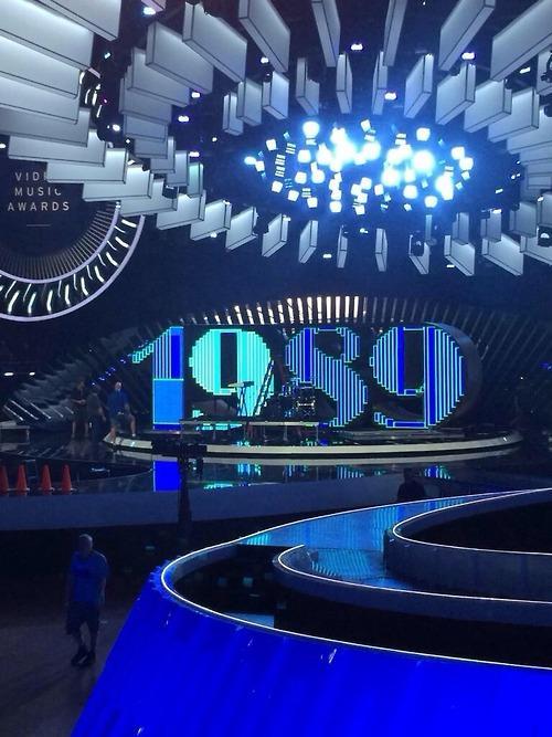 OldCardiigan's tweet image. #Vote5sos #VMAFanArmy #Swifties #Mtvhottest Taylor Swift