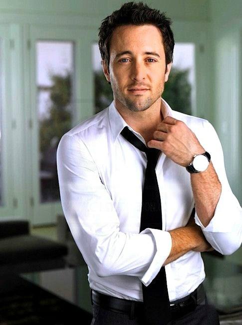 Happy Birthday Alex Oloughlin 