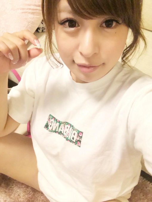 おはようぅううう！ はやくねたから早く起きた。 おなかいたい！ううう！ http://t.co/95NxjGqJcw